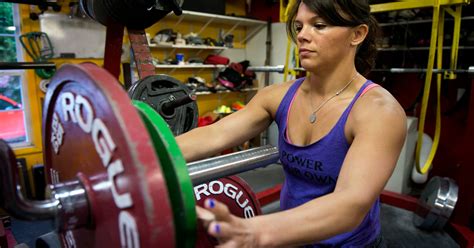 Power lifting: Muscle Mom squat-lifts three times her body weight to