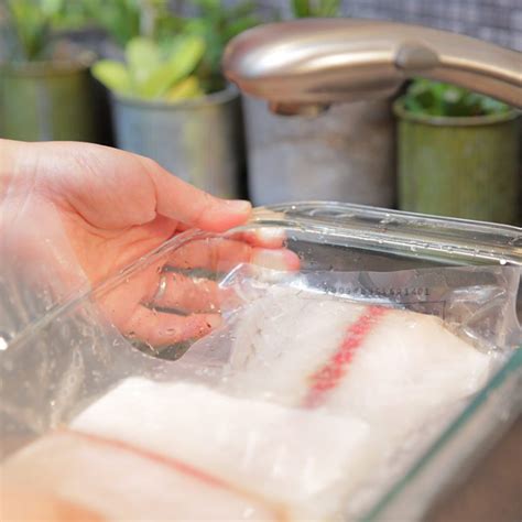 how long to thaw fish