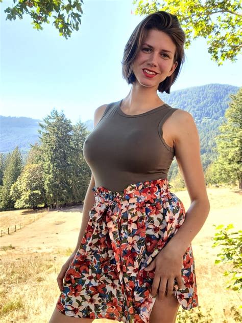 Can't wait to get naughty outside : r/cougars_and_milfs_sfw