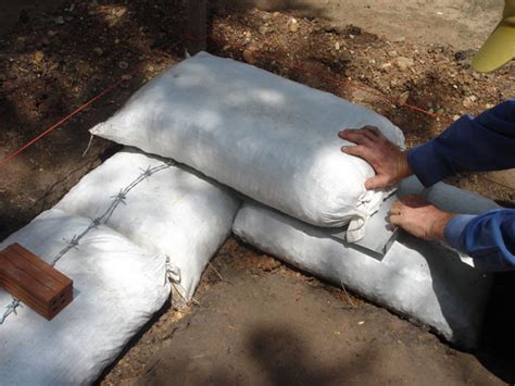 Дешевое строительство. Стены из мешков с землей (Earthbags ...
