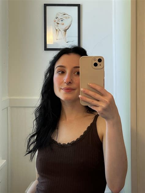 It’s way too hot outside to be wearing a bra 🥵 : r/braless