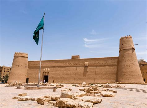 Explore Magnificence: Saudi Arabias Royal Palaces Unveiled