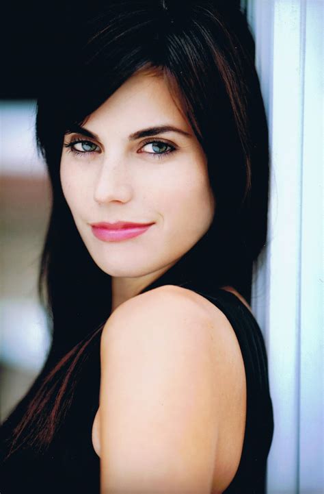 Meghan Ory Pictures (13 Images)