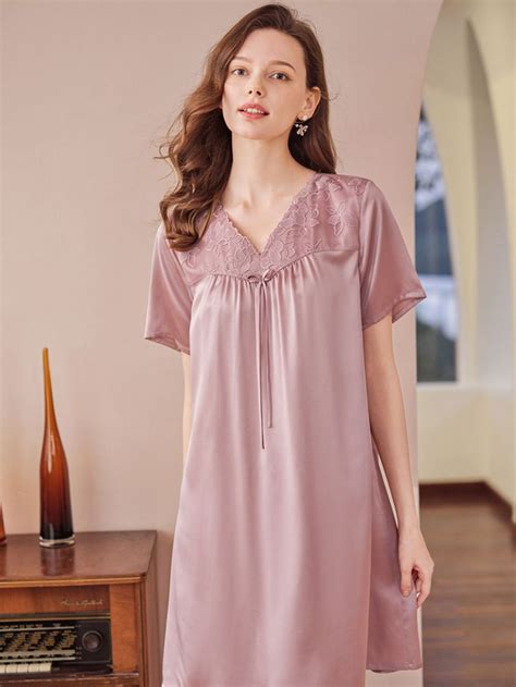 Purple Delicate Lace Short Sleeves 19 Momme Luxury One-piece Silk Nightgown