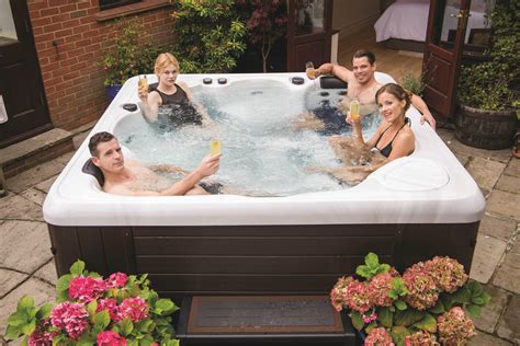 Hot Tubs & Spas - Riptide Pools