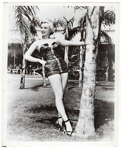 MARILYN MONROE LOVELY BLONDE CHEESECAKE POSE 1980s ORIG VINTAGE PHOTO ...