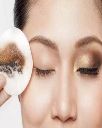 Why You Should Never Sleep With Your Make-Up On