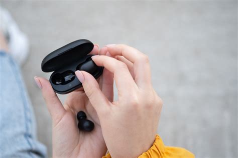 how to connect bluetooth headphones to airplane screen