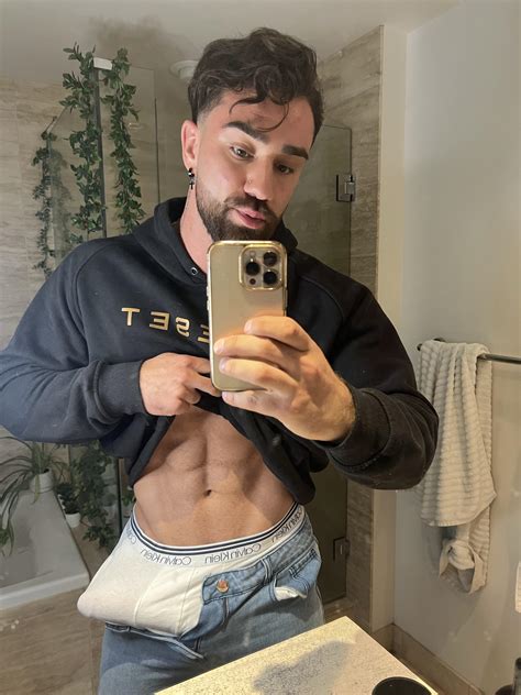 @skylerflexes : r/GayTwitter