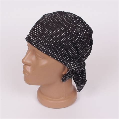 Черна шапка тип кърпа за глава на бели точки | Beanie, Fashion, Shapka