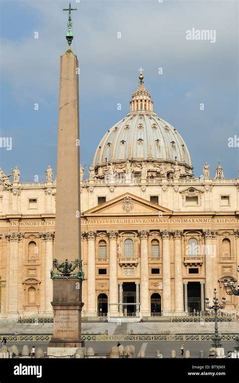 Rome. Italy. St Peter's Basilica & Obelisk on Piazza San Pietro Stock ...