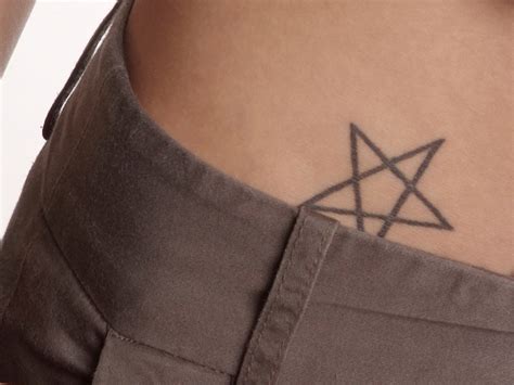13 Attractive Hip Tattoo Designs With Meanings | Styles At Life