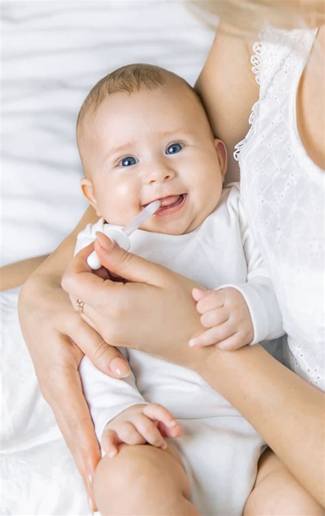 O Que Fazer Para O Bebê Não Vomitar O Remédio - Dar remédio para bebê sem vomitar: Dicas para mamães - MeditarSons