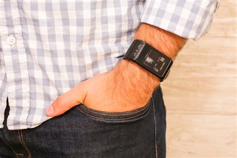 Hands-on with the Garmin Vivoactive HR (pictures) - CNET