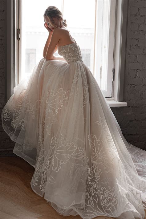 Simple Garden Wedding Dresses 2024