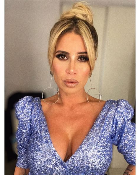 Con una sensual foto, Flor Peña invita a que le lean la mente - Revista