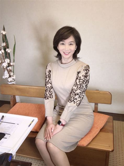 Over 50 pantyhose | Tomoka takenaka, Yuko japanese, Office polished ...