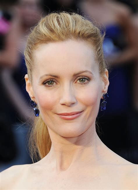Leslie Mann | The Ladies Bring Their Best Looks to the Glamorous Oscars
