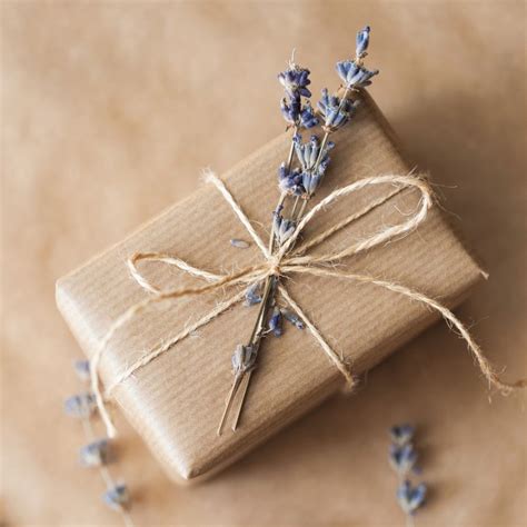 how much to give for an engagement party