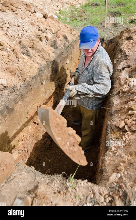 grave digger at work Stock Photo - Alamy