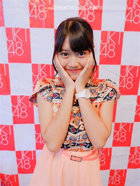 kelulusan devi jkt sempat tak disetujui manajemen showbiz liputancom