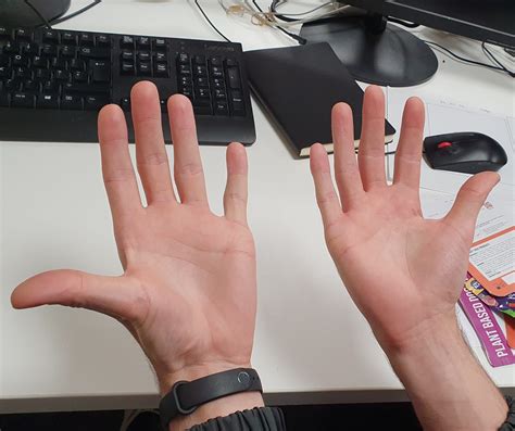 My left thumb is double jointed, but my right thumb is not. : r