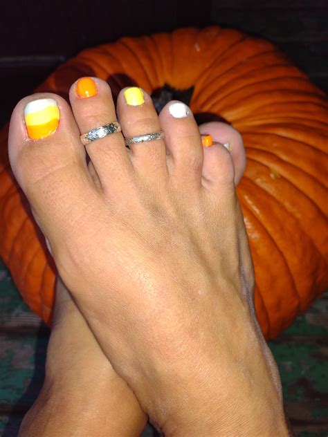 Just finished my candy corn pedicure! : r/Rate_my_feet
