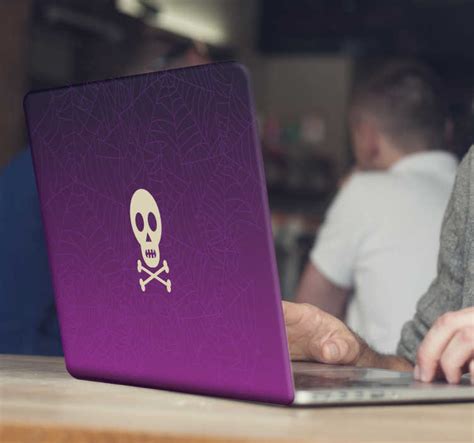 Skull Laptop Sticker - TenStickers