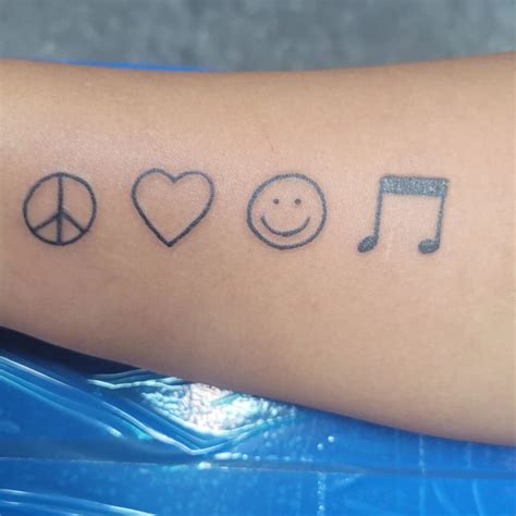 33+ Smiley Face Tattoo Ideas Make You Happy Every Day – neartattoos