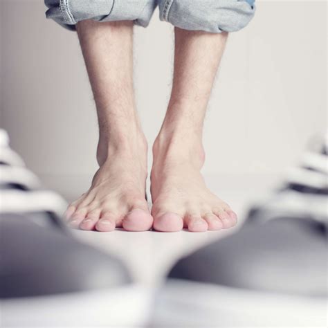 Barefoot shoes increase the risk of running-related injuries in heavier ...