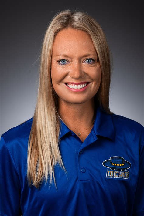 Shayla Houlihan - Assistant Track and Field/Cross Country Coach - Women