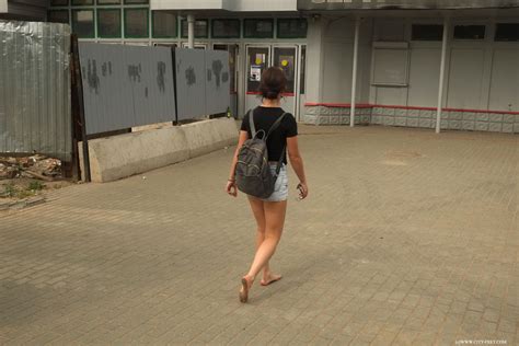 City feet - barefoot girls, dirty feet