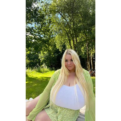 Schnataa - Look at my linktree for more 😇...