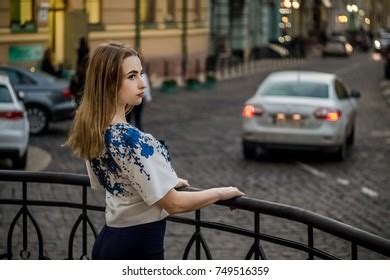 Sexy Girl Walk Around City Urban ภาพสต็อก 749516359 | Shutterstock