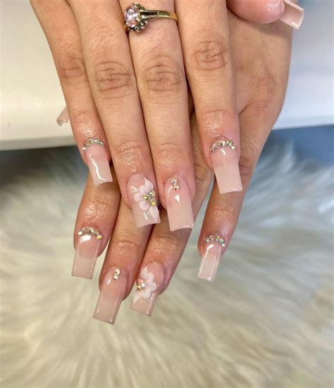 37 Unique Nude Baddie Nails for You To Try