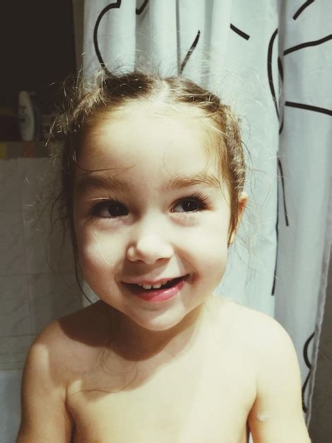 Little Child Bare Images - Free Download on Freepik