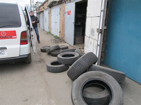 РЕЗИНА! Куплю два зимових колеса. — Mercedes-Benz Vito (1G), 2,2 л ...