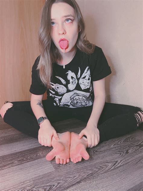 Are you into feet? | Scrolller
