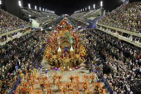The immense Carnaval of Rio de Janeiro - photo taken last night [5760 x