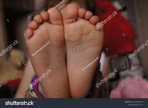 girl feet feet   images   images vectorielles de