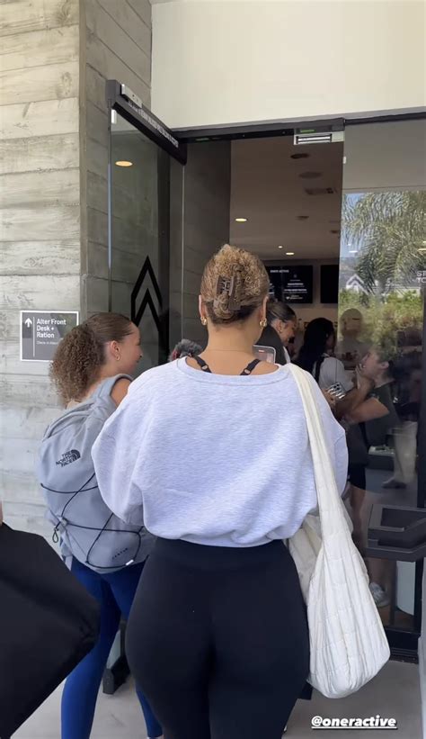 Ana standing in line : r/LearmannTwins