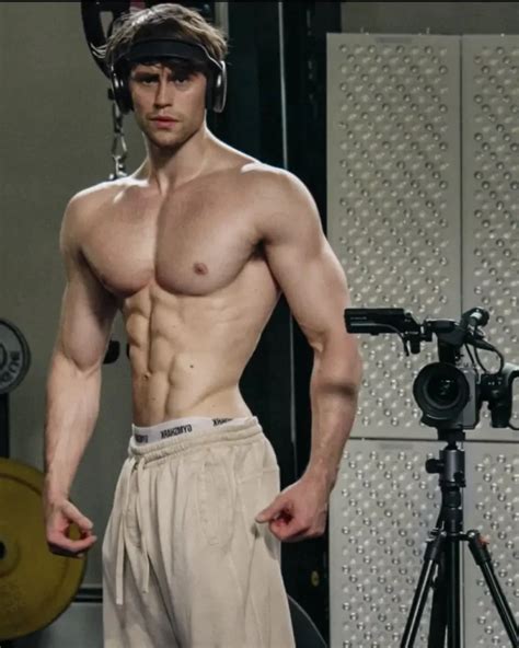 david laid height weight age wife arm size net worth wiki