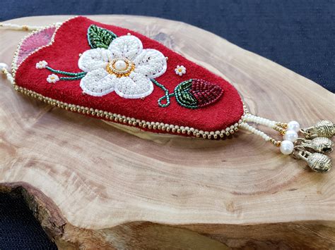 Flowering Strawberry Scissor Pocket — Beading Medicine