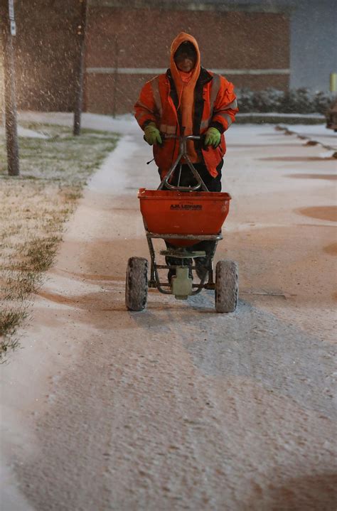 Waiting on packages? UPS, FedEx experience delays amid winter storm