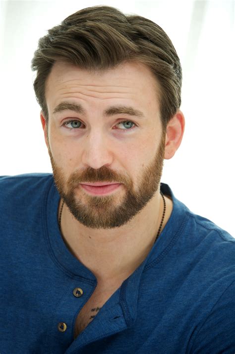Chris Evans, el Capitán América, se casa con el amor que ocultó durante