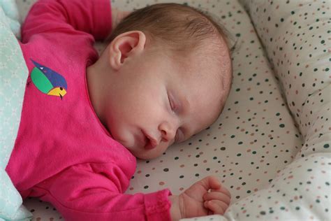 Как да отучим бебето да спи при нас - Bebe evan® България