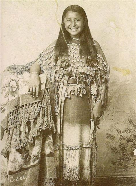 El enigma de la niña nativa americana sonriendo a la cámara en 1894