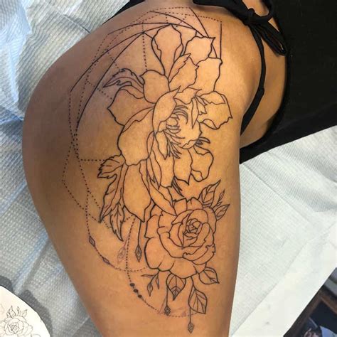 50 Geometric Flower Tattoo Ideas