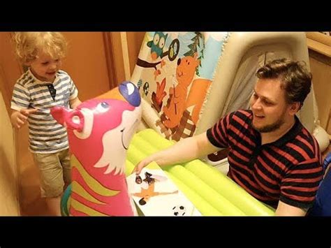 Играем с сыном дома - Надувные игрушки, матрасы, круги, диваны и даже ...