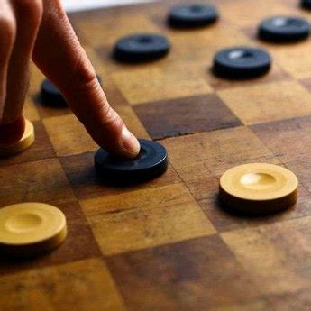 Настільні ігри - шашки, шахмати, карти, монополія, ерудит, твістер ...
